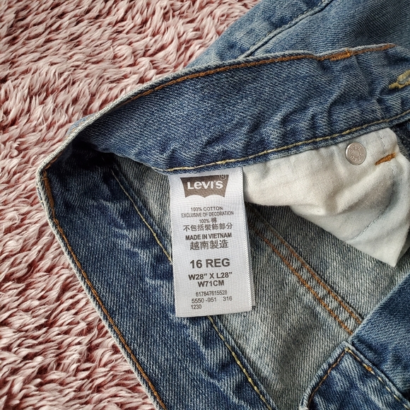 Levi's 550 Relaxed Shorts - Picture 3 of 9